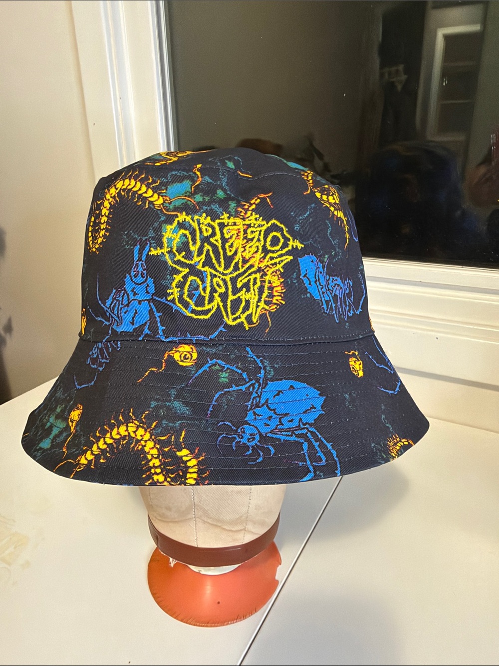 CreepCast Creepy Crawlies Brain Bucket Hat Size L Embroidered Logo Blue Yellow
